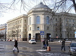 что такое ассоциированный членство в снг. 250px Belarus Minsk CIS Headquarter 1. что такое ассоциированный членство в снг фото. что такое ассоциированный членство в снг-250px Belarus Minsk CIS Headquarter 1. картинка что такое ассоциированный членство в снг. картинка 250px Belarus Minsk CIS Headquarter 1. Основополагающими правовыми документами Содружества Независимых Государств являются Соглашение о создании СНГ (8 декабря 1991 года, Минск), подписанное между Россией, Белоруссией и Украиной, и Протокол к этому Соглашению (21 декабря 1991 года, Алма-Ата), в соответствии с которым в состав Содружества вошли ещё восемь стран: Азербайджан, Армения, Казахстан, Киргизия, Молдавия, Таджикистан, Туркменистан и Узбекистан. В декабре 1993 года к Содружеству присоединилась Грузия.