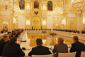 Госсовет рф что это. 300px Gossovet Russia 6 September 2008. Госсовет рф что это фото. Госсовет рф что это-300px Gossovet Russia 6 September 2008. картинка Госсовет рф что это. картинка 300px Gossovet Russia 6 September 2008. В 1906 году орган из законосовещательного стал законодательным, превратившись фактически в верхнюю палату парламента. Половина его членов избиралась, половина назначалась царем. В таком виде он просуществовал до падения Российской империи в 1917 году.